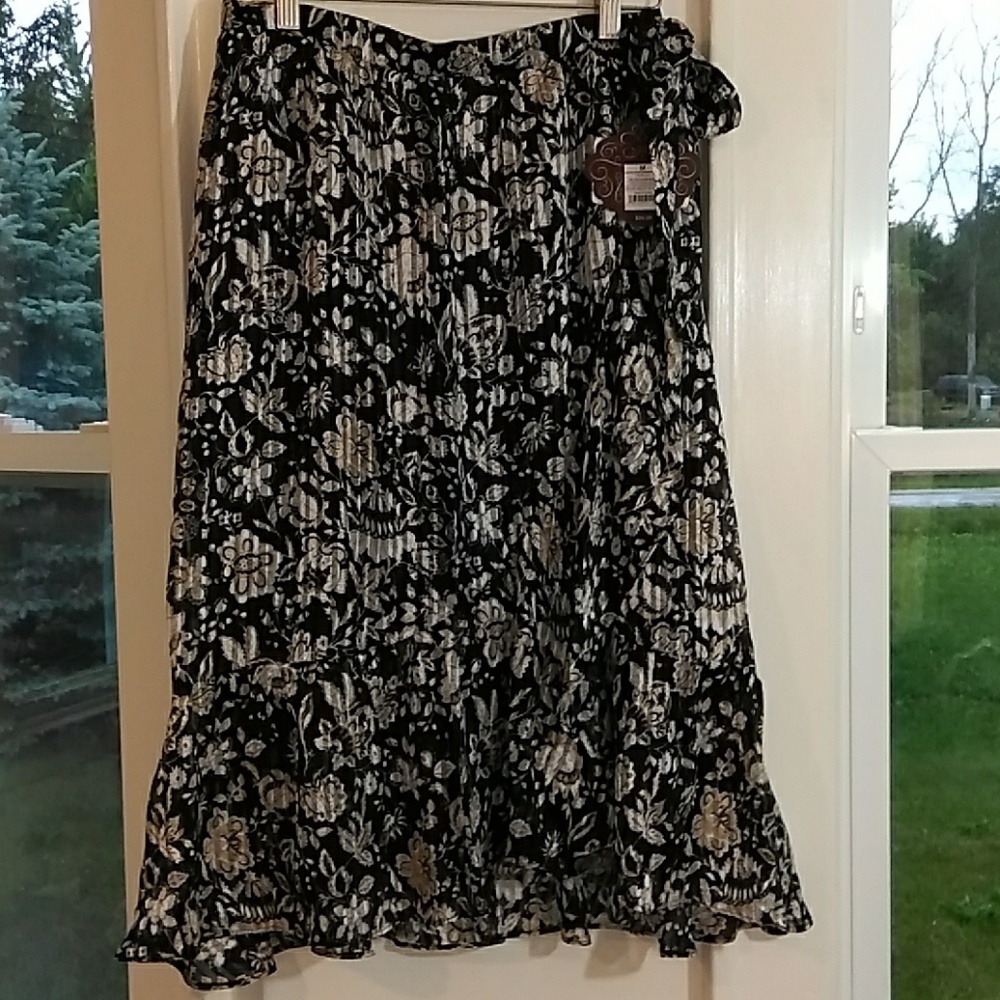 NWT KNOX ROSE MULTY COLOR SKIRT SIZE M